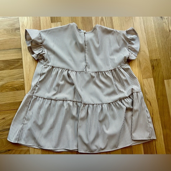 Tan and white seersucker top, size medium, short, flutter sleeve - Picture 2 of 4